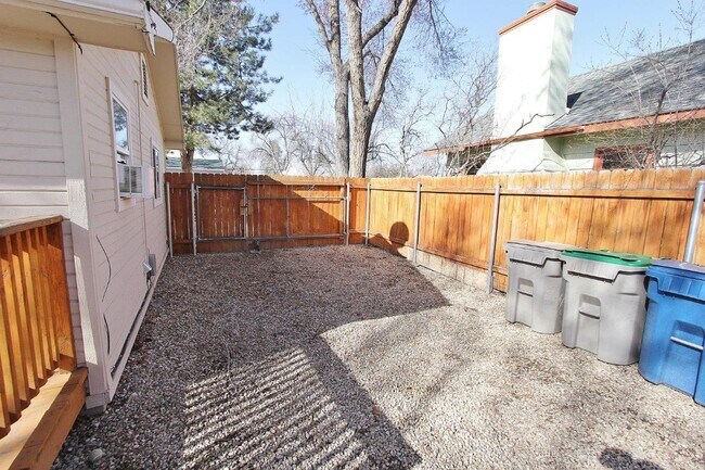 Building Photo - Charming Single-Level Home on the Bench