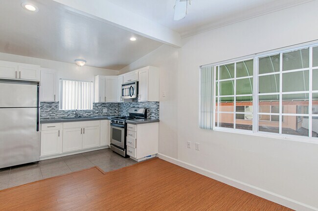 Building Photo - 2BD/1BA APARTMENT IN CROWN POINT! - 2 BLOCKS TO SAIL BAY! - $3,995/mo!