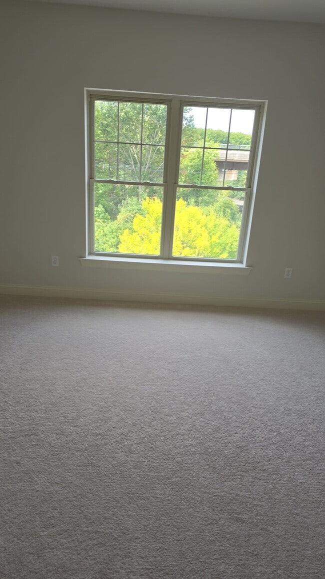 Building Photo - 3000 Fountainview Cir