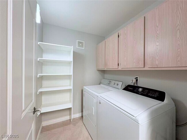 Building Photo - 7885 W Flamingo Rd