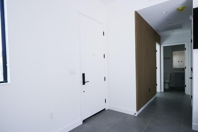 Building Photo - Fair Ave