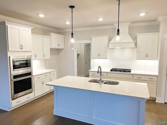 Building Photo - 142 Rugby Dr