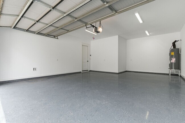 Building Photo - 3515 Country Club Blvd