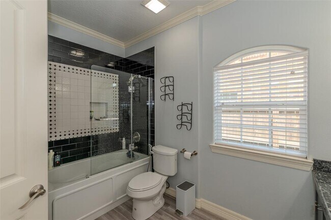 Building Photo - 8195 Quail Hollow Dr