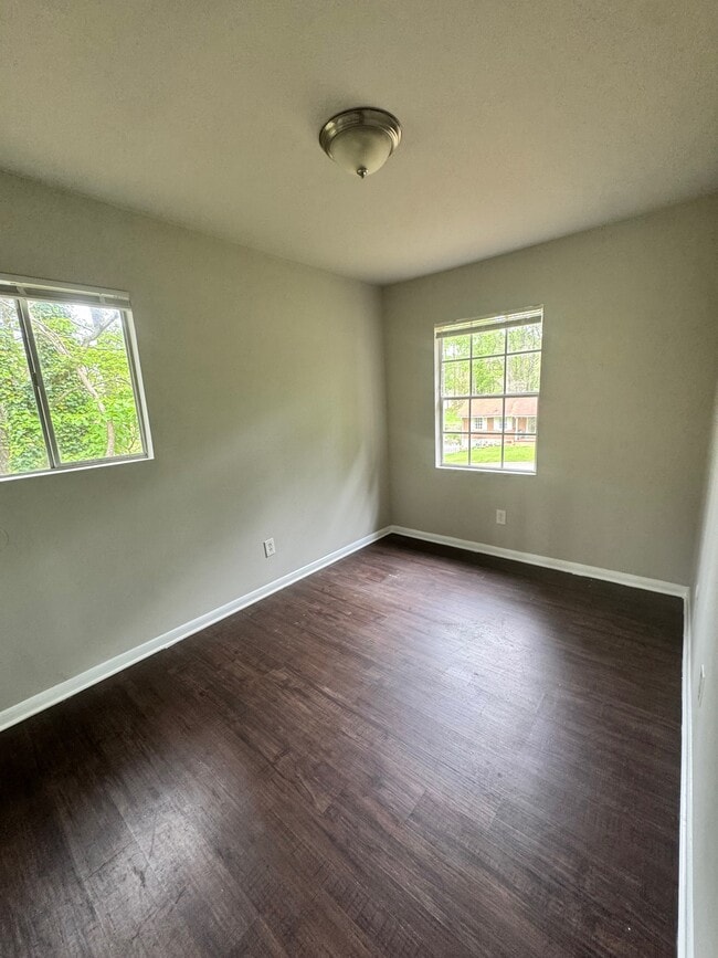 Building Photo - 8420 Stonewall Jackson Dr