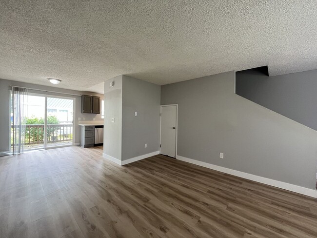 Building Photo - 4911 SW Beaverton Hillsdale Hwy