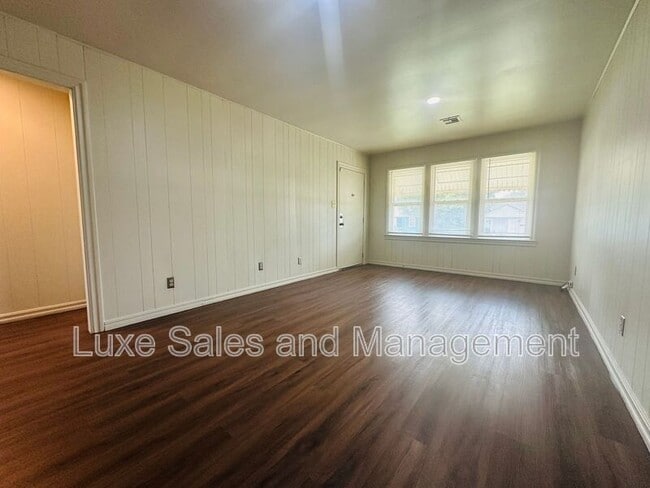 Building Photo - 3228 S Clegern St
