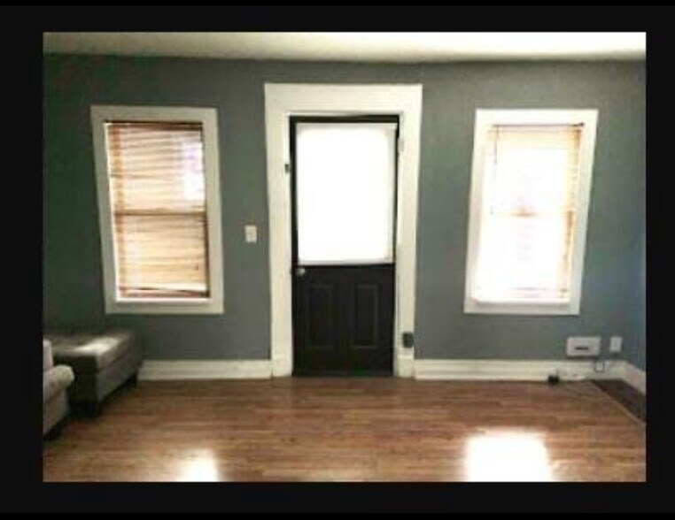 Living - 423 Pearl St
