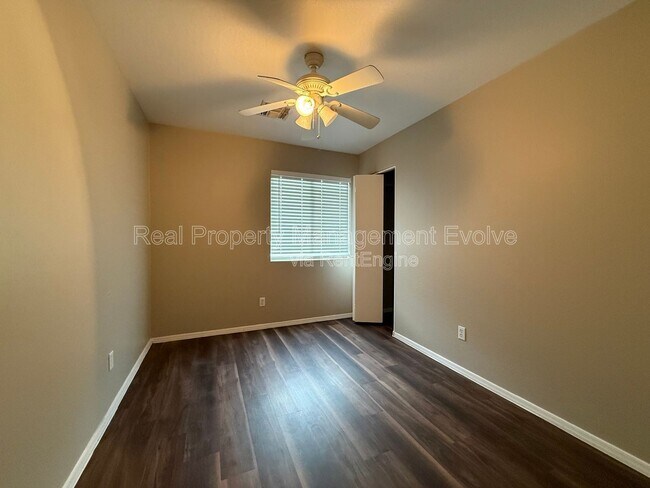 Building Photo - 5021 N 18th Ave