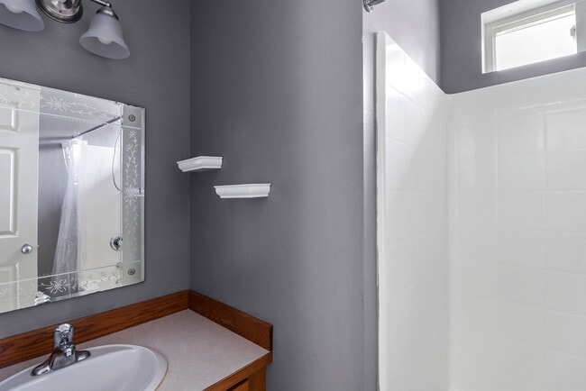 Building Photo - 4 Bedroom 2.5 Bathroom - Redwing - Pet Fri...