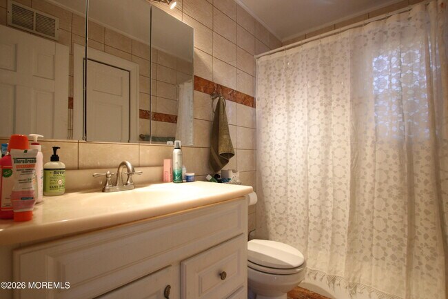 Building Photo - 65 Cedar Ave