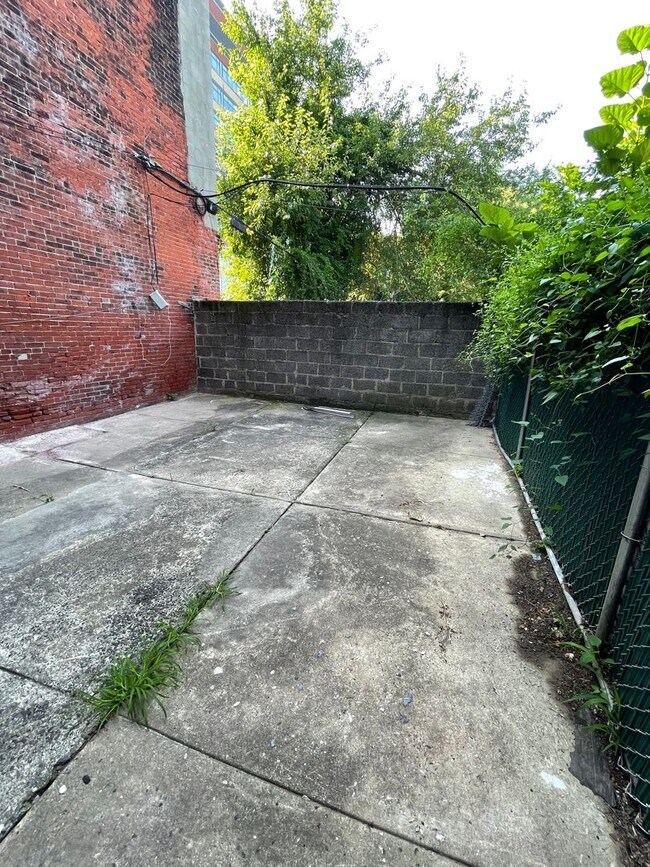 Building Photo - 1432 W Venango St