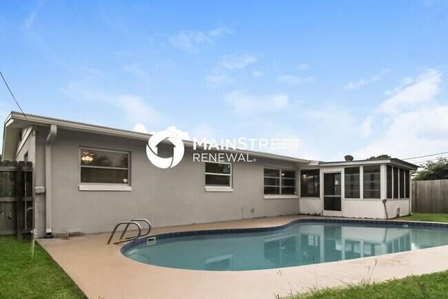 Building Photo - 3 Bedroom Pet-Friendly Home in ORLANDO, FL with Main Street Renewal