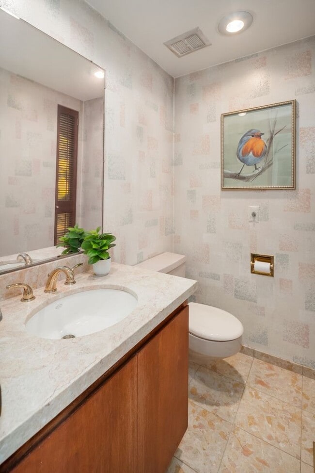 Building Photo - 4Bd/2.25Ba Bellevue House