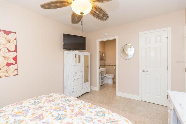 Building Photo - 4206 W Wisconsin Ave