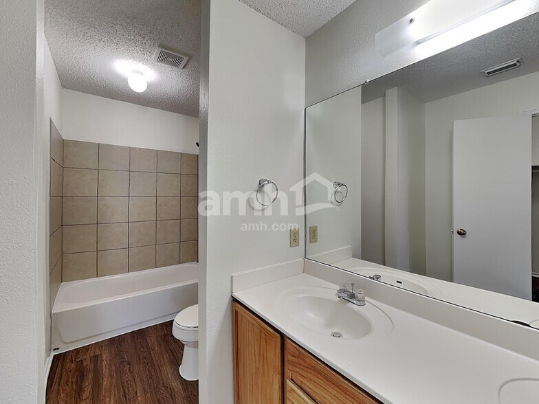 Building Photo - 8043 Cantura Mls