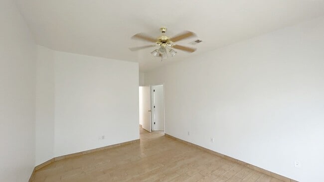 Building Photo - 235 Glenridge Park Ln NE