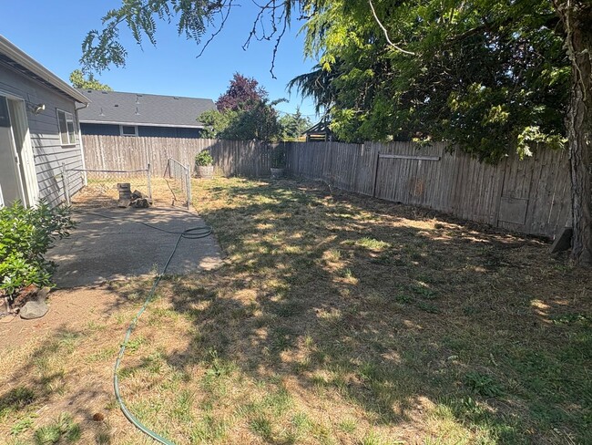 Building Photo - Wonderful home with bonus spaces