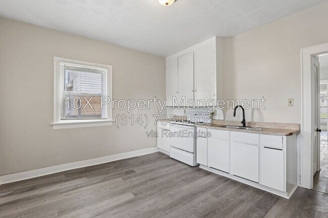 Building Photo - 132 S Richardson Ave