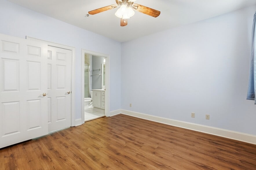 Building Photo - 1117 Park West Dr