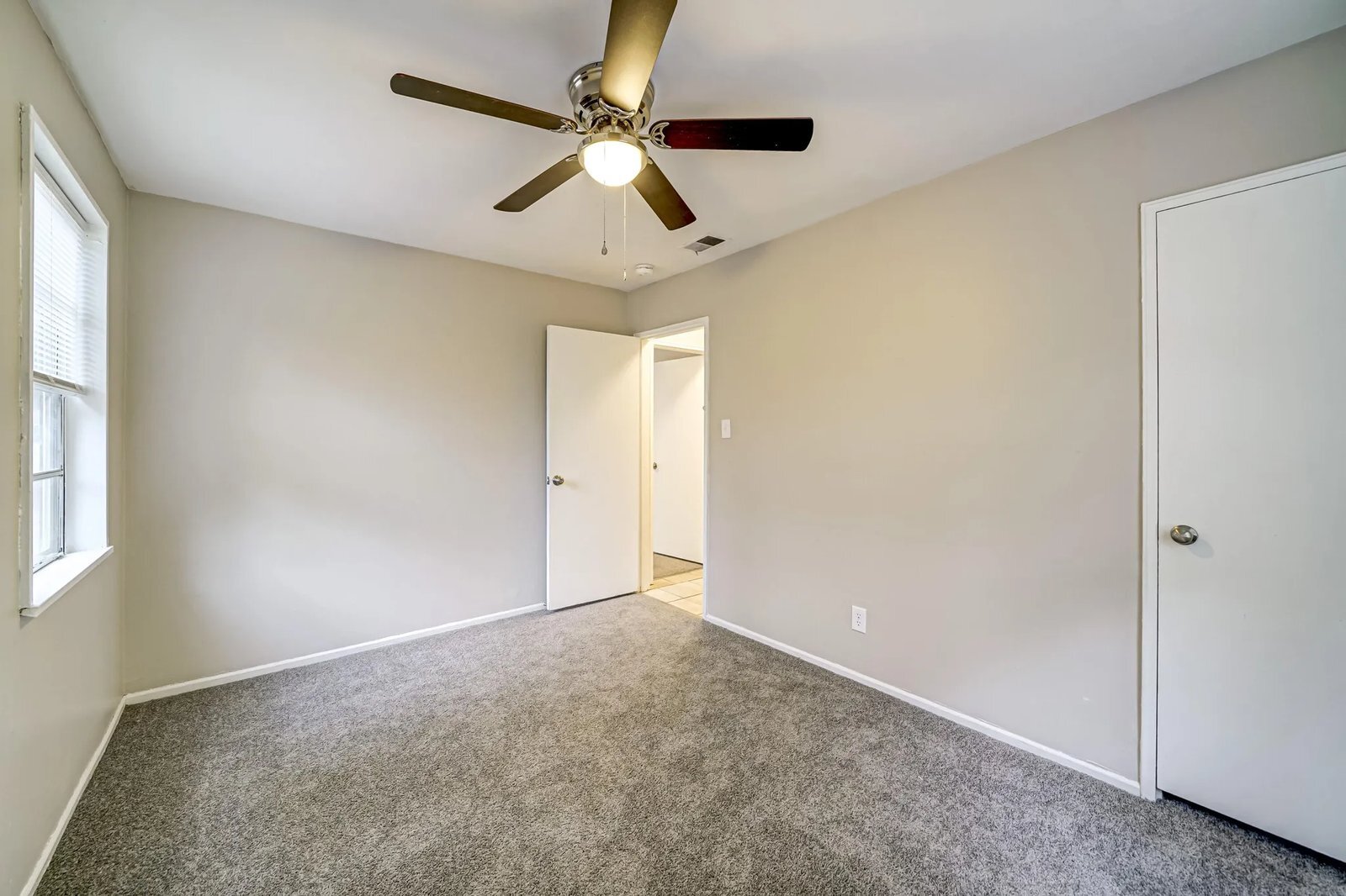 Building Photo - 693 Aldrich St NE