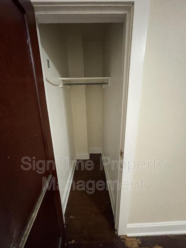 Building Photo - 48 E Franklin St