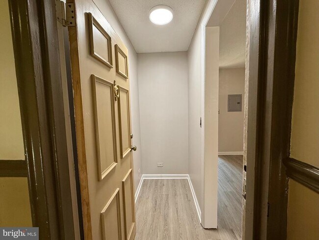 Building Photo - 230 N George Mason Dr