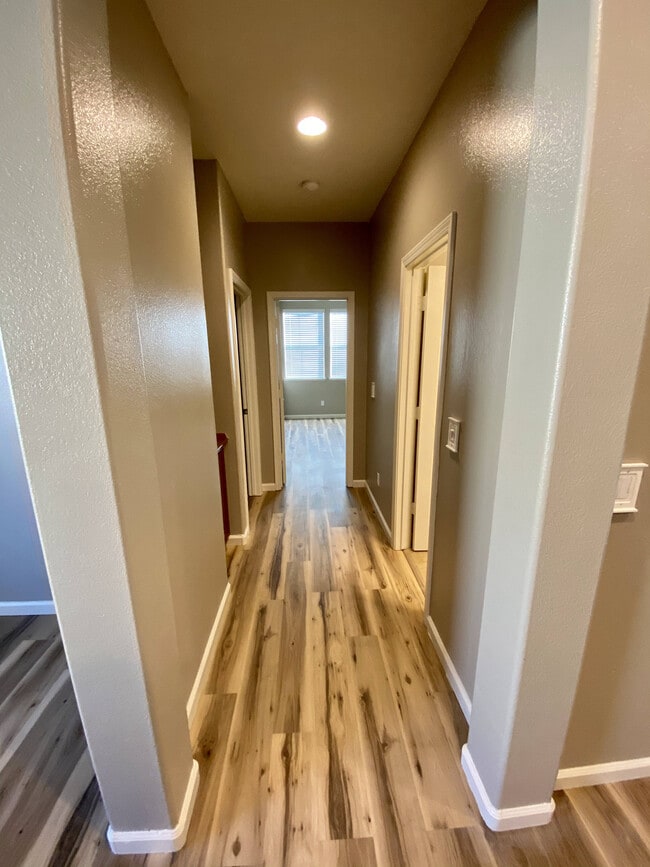 Building Photo - 1001 La Paloma St