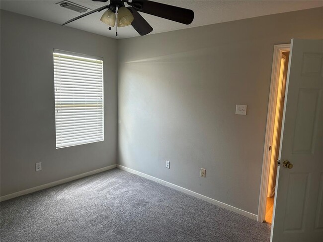Building Photo - 17915 Alpine Brook Ln
