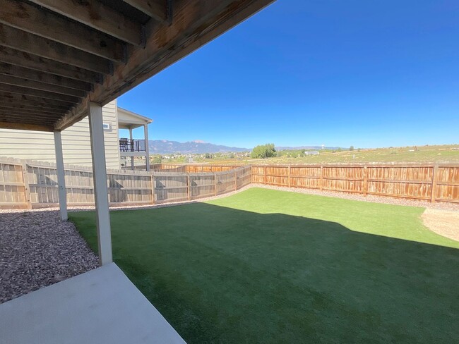 Building Photo - 3 Bedroom Home Available Near S Powers Blv...