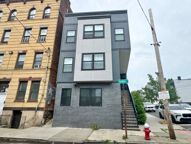 Building Photo - 339 Randolph Ave