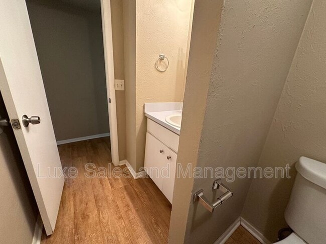 Building Photo - 6016 NW Expressway