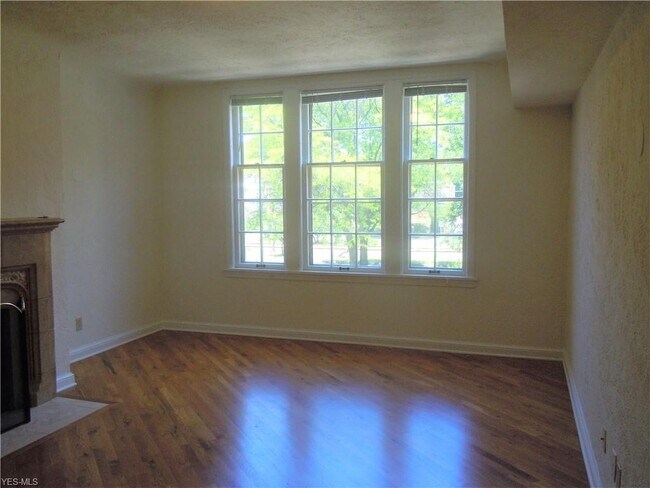 Building Photo - 15700 Van Aken Blvd