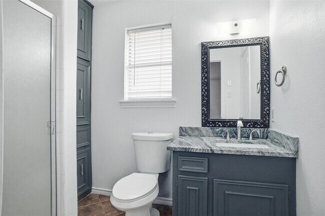 Building Photo - 1329 Mackie Dr