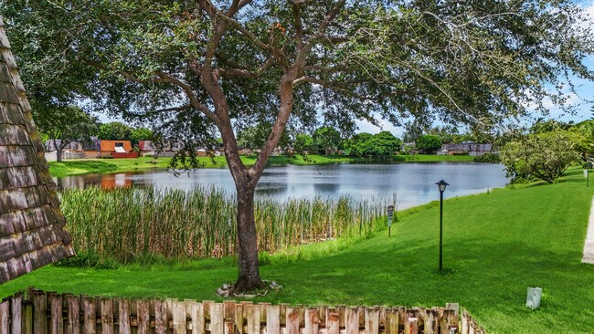 Building Photo - 388 Lake Arbor Dr