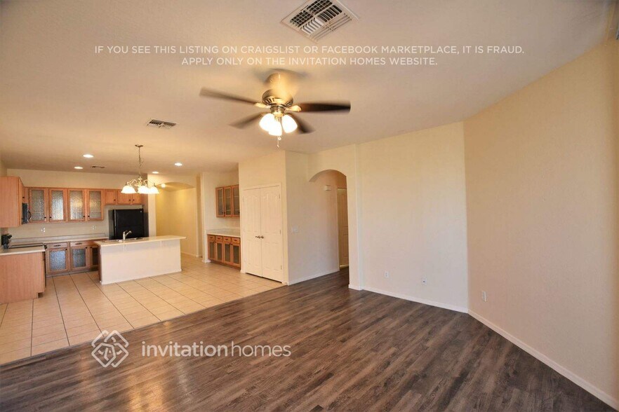 Building Photo - 7330 W Sophie Ln