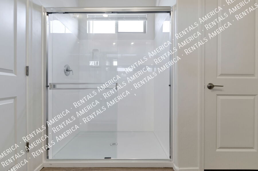 Building Photo - 5468 W Monterey Dr