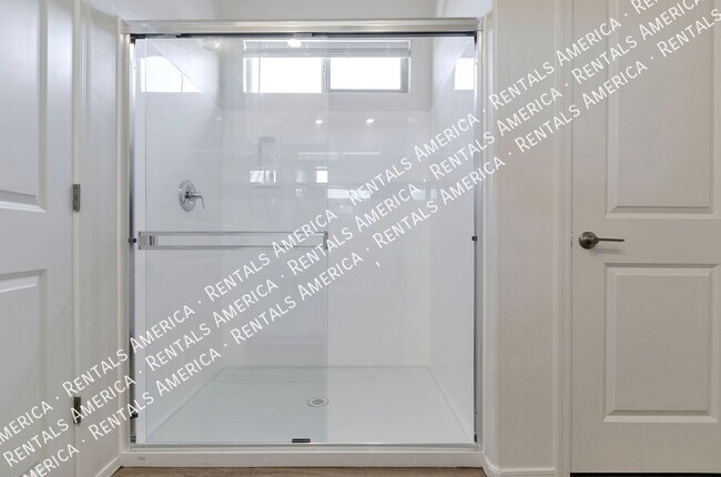 Building Photo - 5468 W Monterey Dr