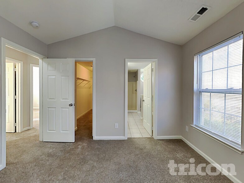 Building Photo - 1606 Oak Knoll Ln