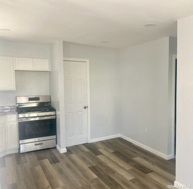 Building Photo - 354 Beach 48th St