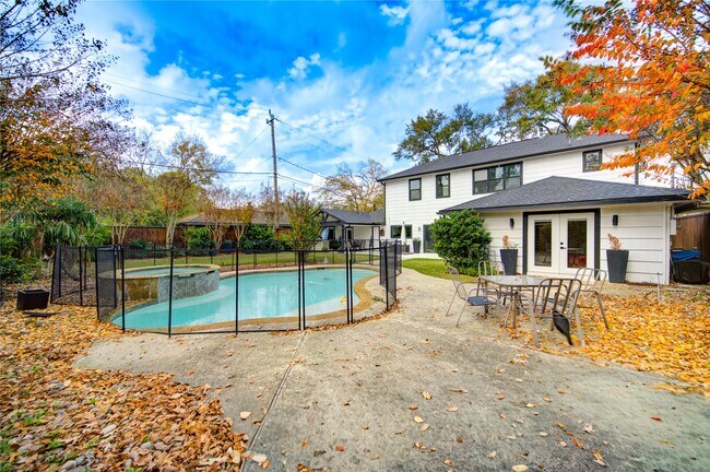 Building Photo - 1215 Bethlehem St