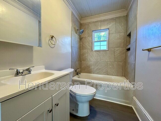 Building Photo - 935 Old Charlotte Rd SW