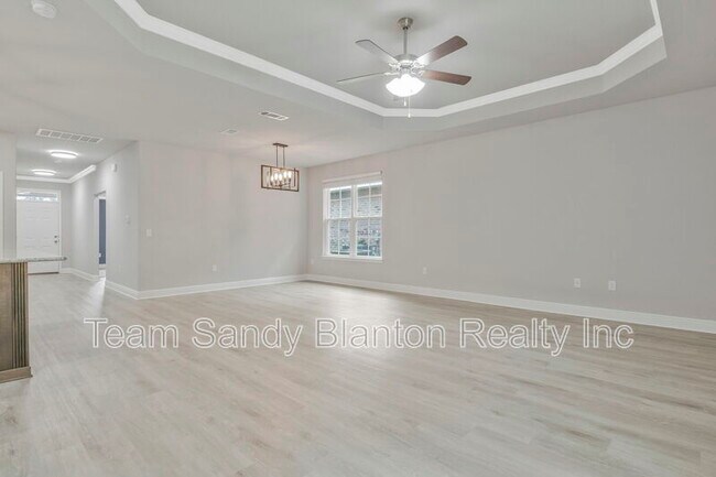 Building Photo - 5402 Parkside Dr