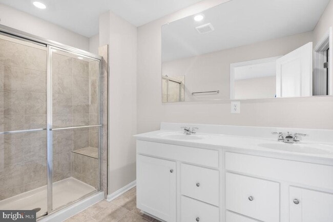 Building Photo - 569 Seeback Dr