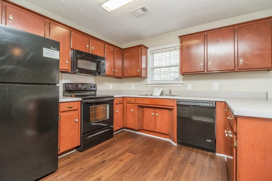Building Photo - 4465 Winton Dr