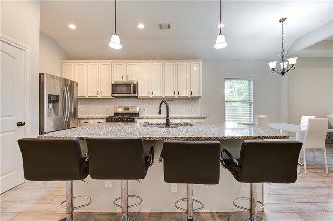 Building Photo - 3805 Shelby Cir