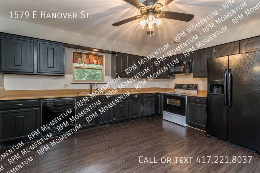 Building Photo - 1579 E Hanover St