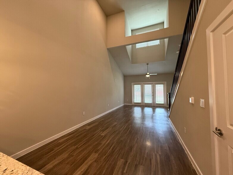 Building Photo - 3144 Gorge Way