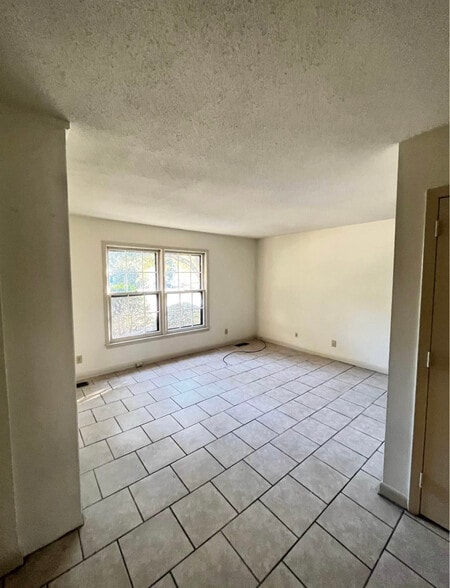 Building Photo - 1421 Wellington Ave