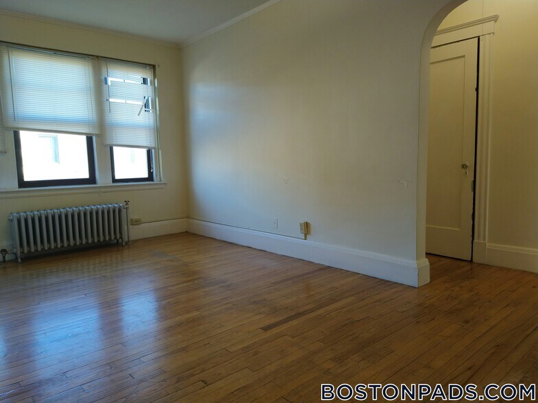 Building Photo - 349 Pleasant St